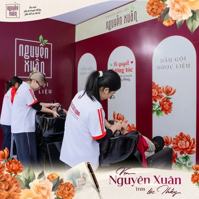 gội đầu ở tiệm tóc thanh xuân