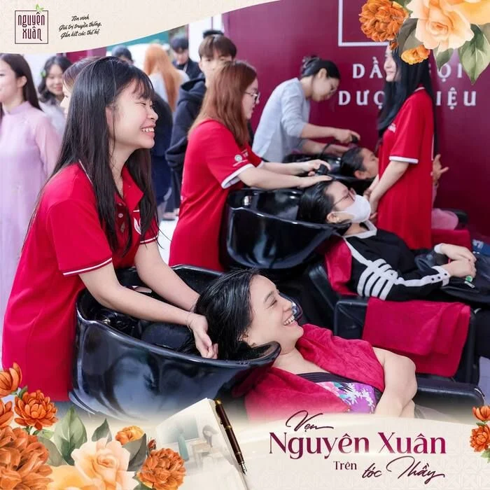 gội đầu tri ân ở tiệm tóc thanh xuân